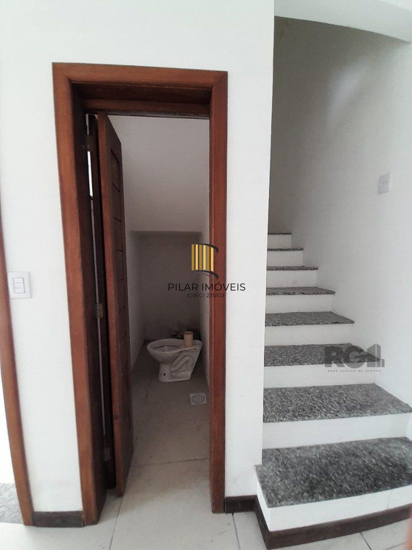 Casa de Condomínio 3 dormitórios no bairro Camaquã