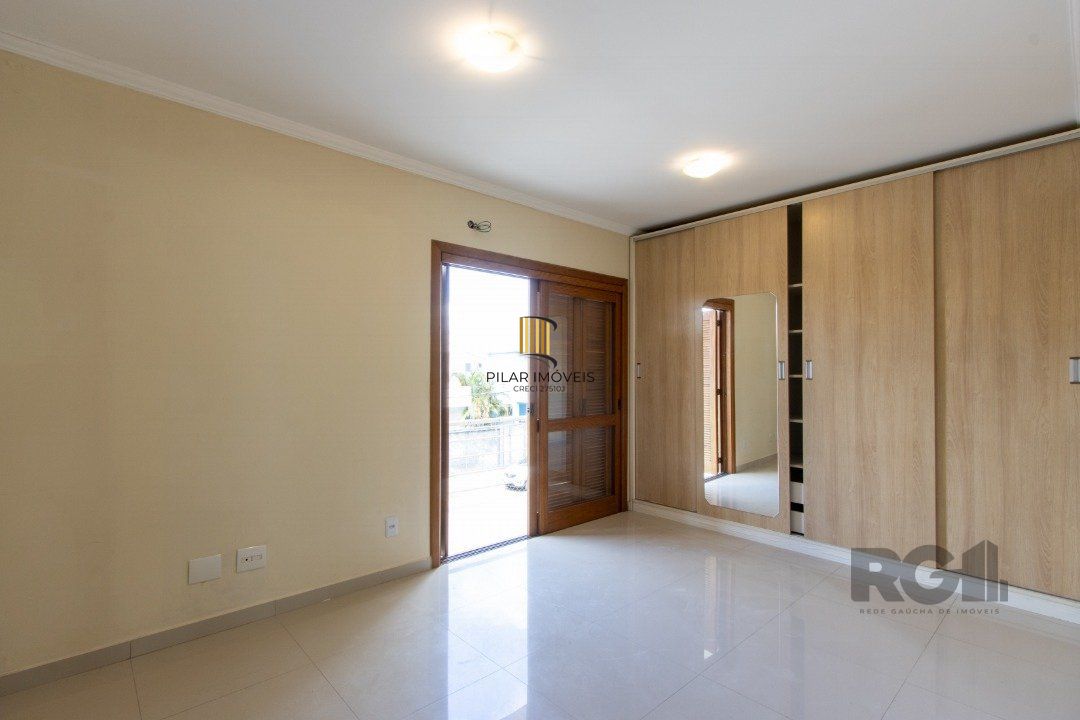 Casa 3 dormitórios no bairro Hípica