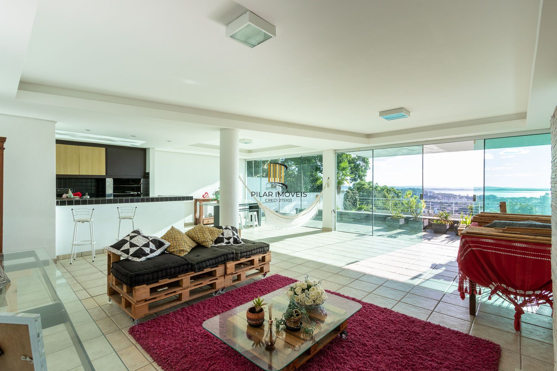 Casa para Venda - 470m², 3 dormitórios, sendo 1 suites, 6 vagas - Nonoai