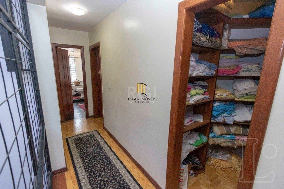 Casa para Venda - 349m², 4 dormitórios, sendo 1 suites, 3 vagas - Tristeza