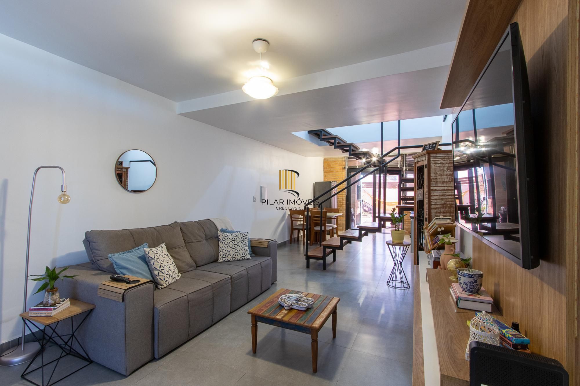 Casa 2 dormitórios no bairro Hípica