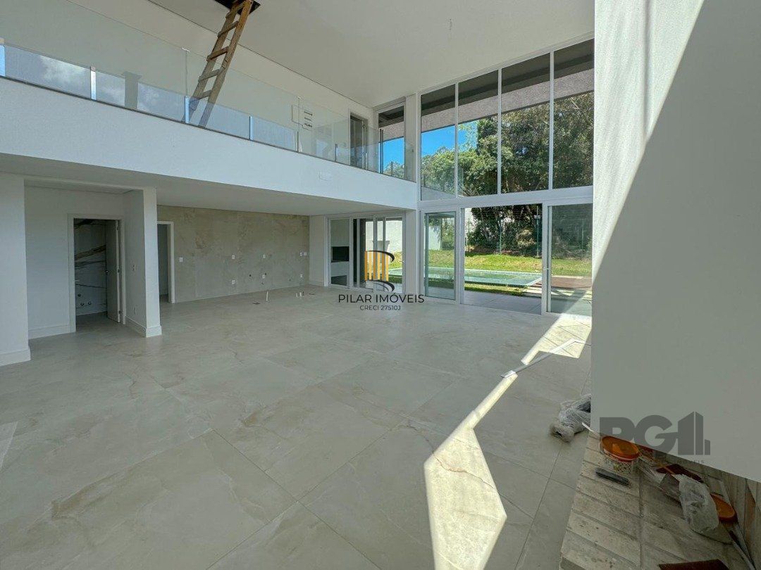 Casa Condominio para Venda - 300m², 4 dormitórios, sendo 4 suites, 2 vagas - Alphaville
