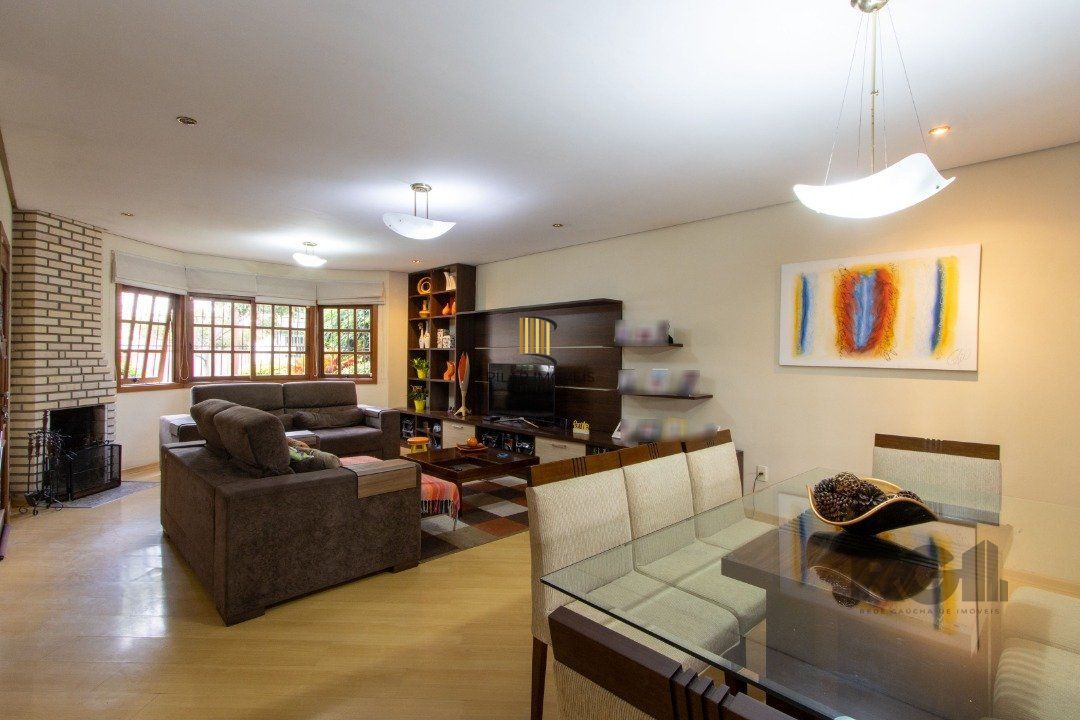 Casa para Venda - 180.3m², 3 dormitórios, sendo 1 suites, 3 vagas - Guarujá