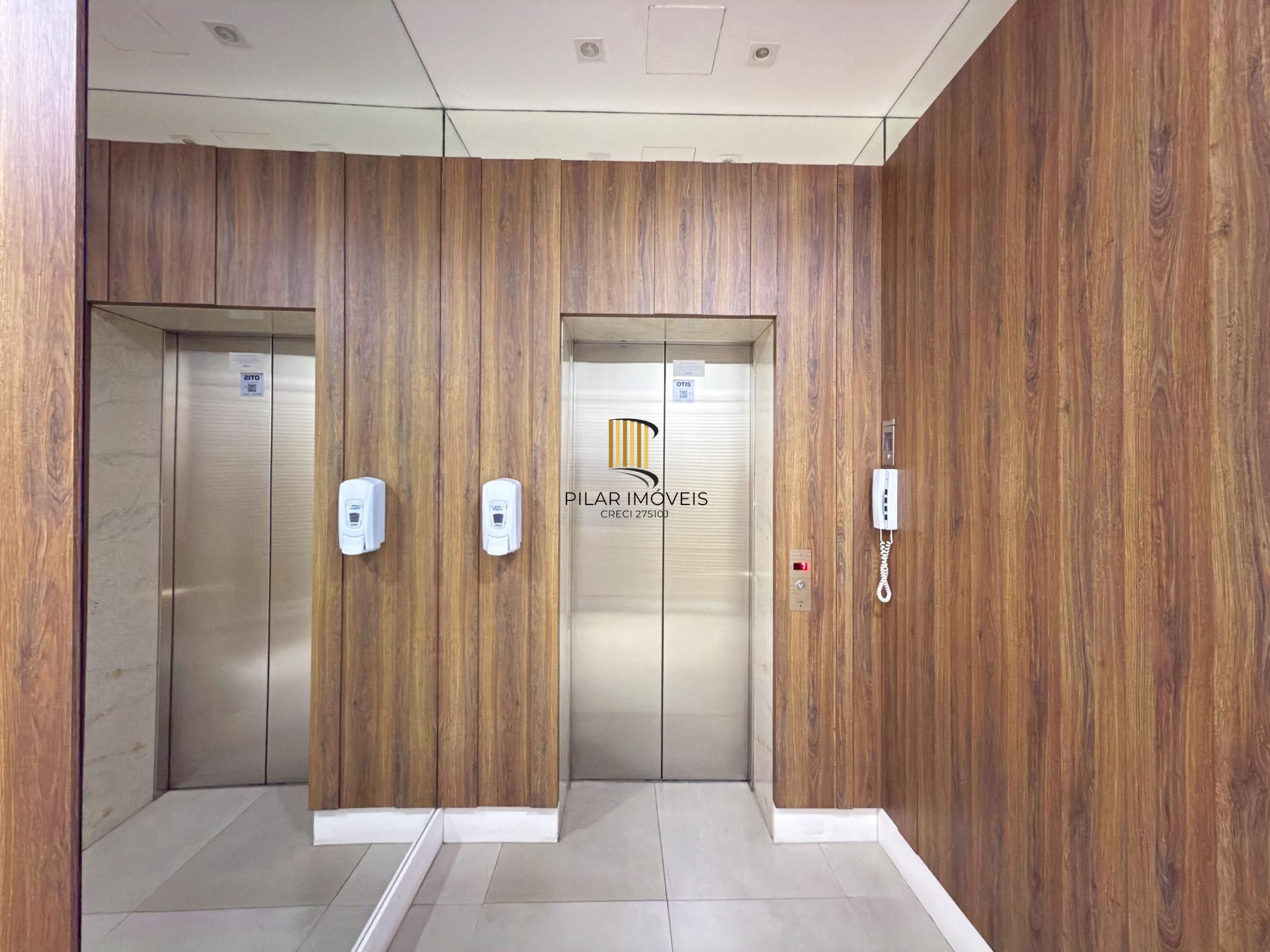 Apartamento 03 Suítes bairro Cristal, 88,97m² de área privativa, semimobiliada e 02 vagas de garagens cobertas.