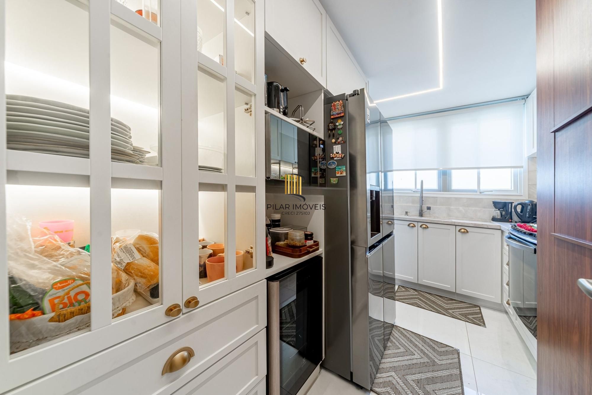 Apartamento 3 dormitórios, sendo 3 suítes e 2 vagas no Petropolis