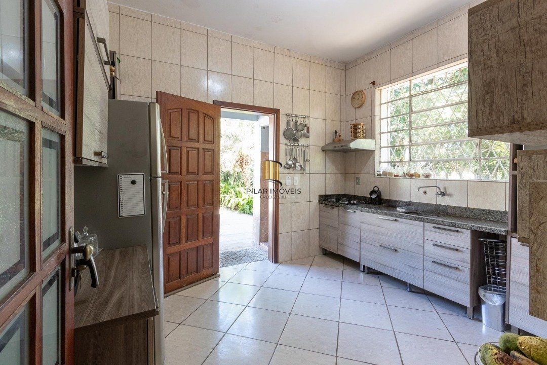Casa para Venda - 250m², 3 dormitórios, sendo 1 suites, 3 vagas - Tristeza