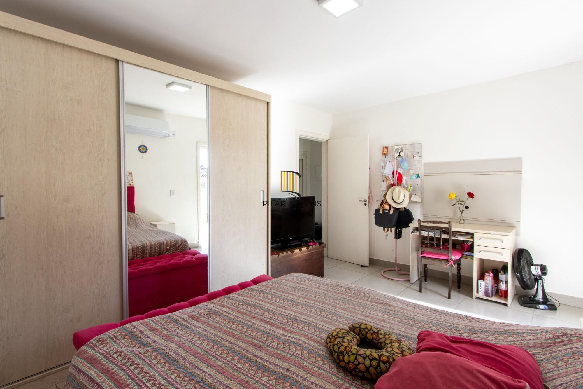 Casa 3 Dormitórios no Bairro Tristeza com 2 Vagas de Garagem