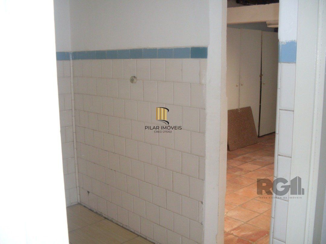 Casa comercial térrea na Av. Aparício Borges - Bairro Teresópolis