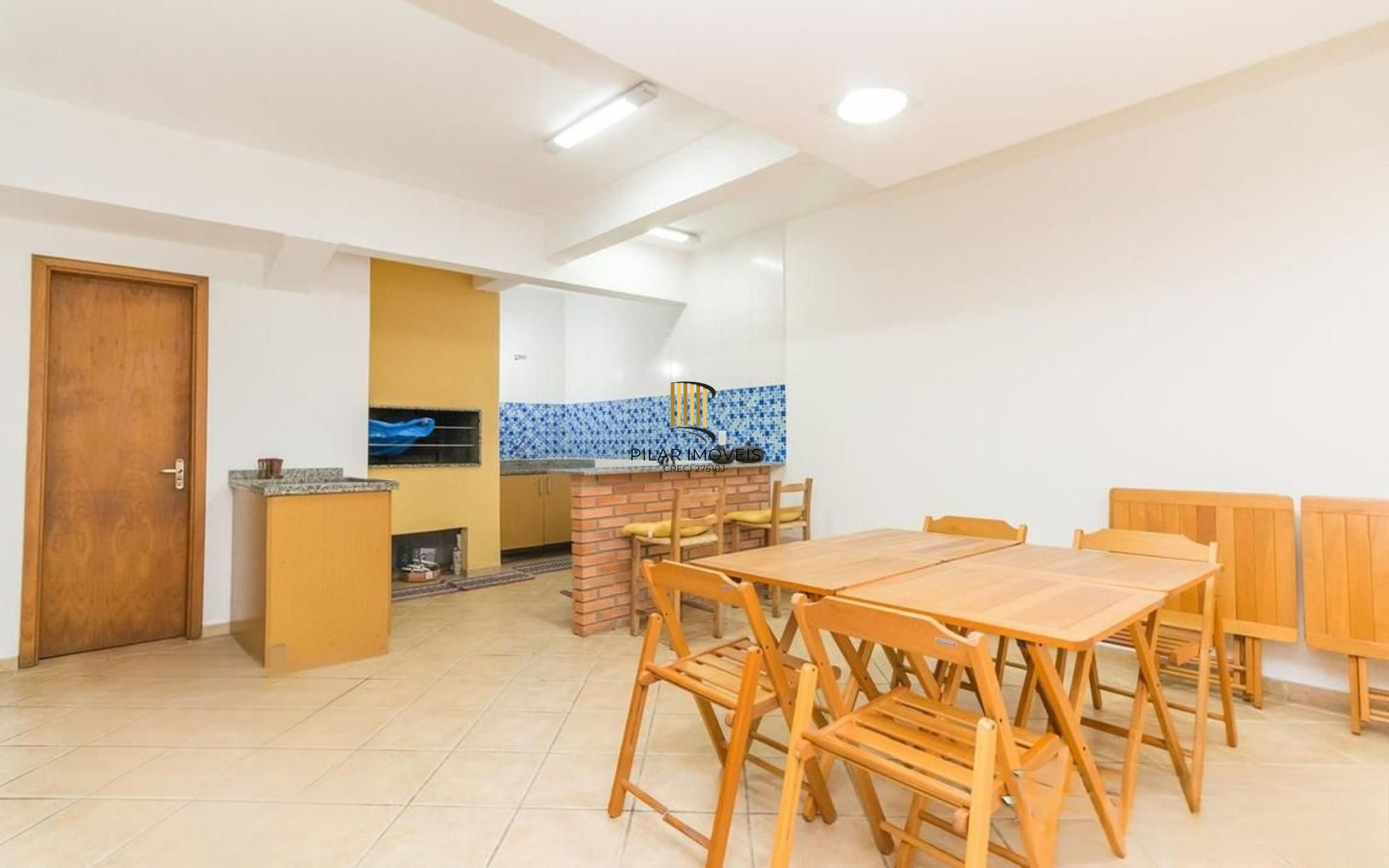 Apartamento de 2 dormitórios e 2 vagas no bairro Petropolis