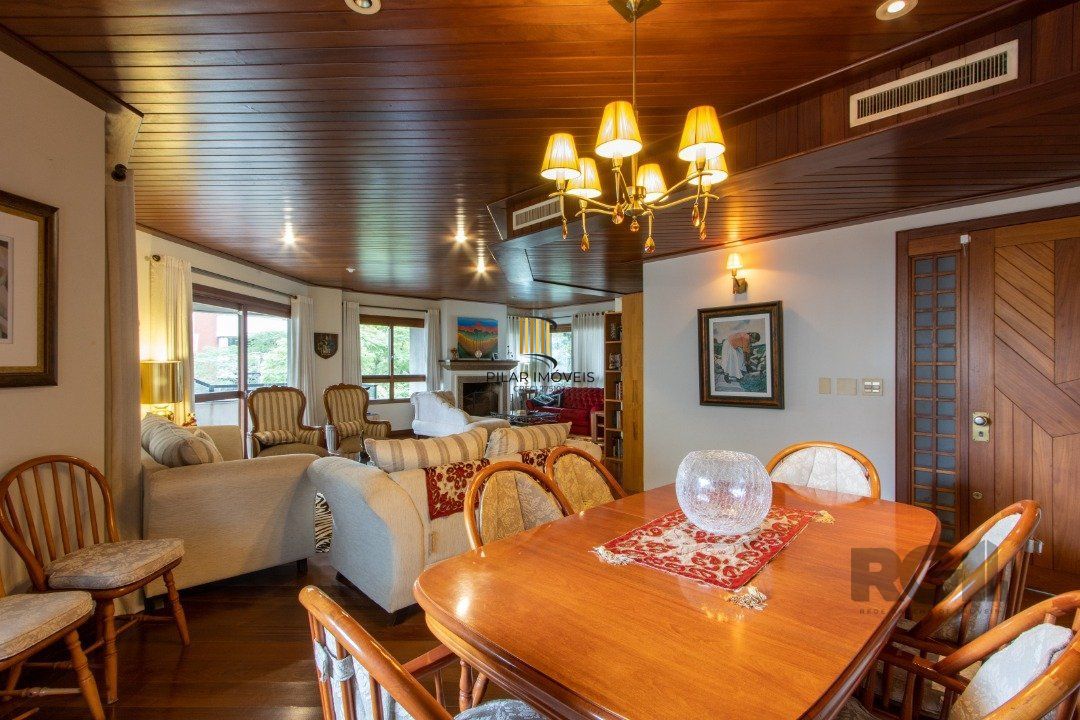 Apartamento 4 dormitórios no bairro Petrópolis