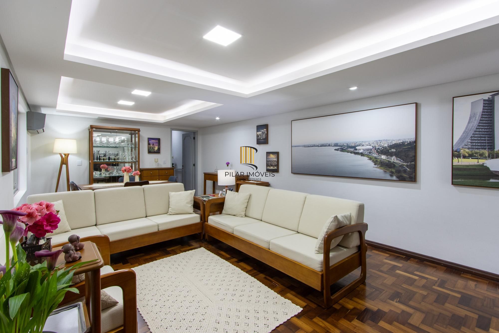 Casa TODA Reformada à Venda  – Mobiliada