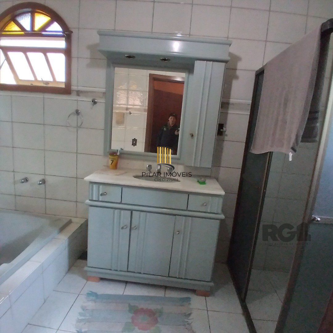Casa 4 dormitórios no bairro Restinga