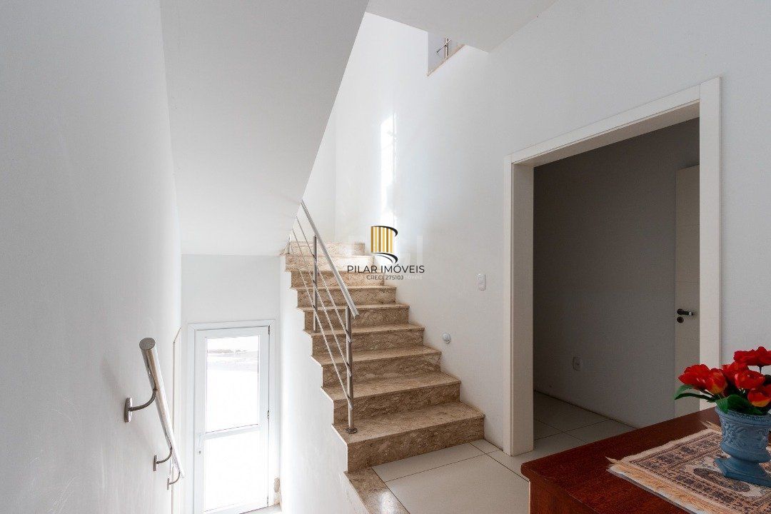 Casa para Venda - 377m², 4 dormitórios, sendo 3 suites, 3 vagas - Guarujá