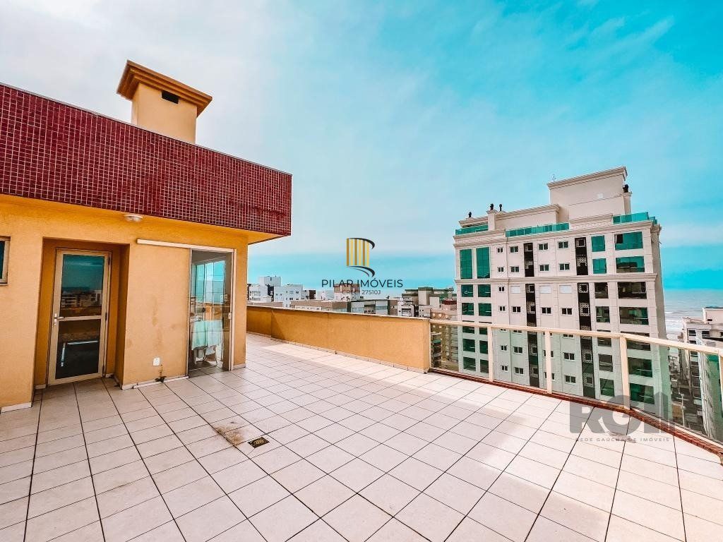 Magnífica Cobertura com vista eterna para o mar