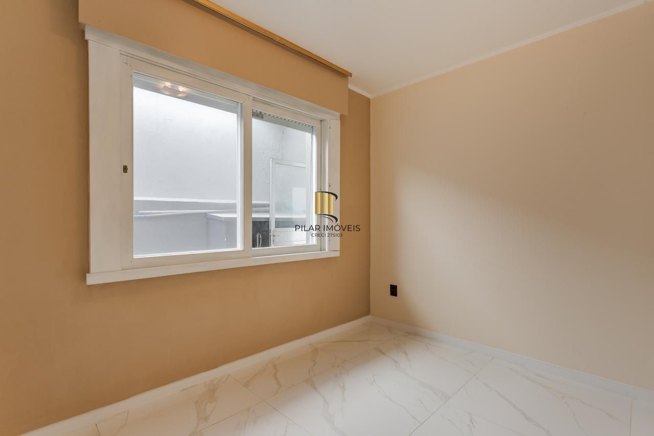 Casa de 3 dormitórios á venda no Jardim Lindóia em Porto Alegre