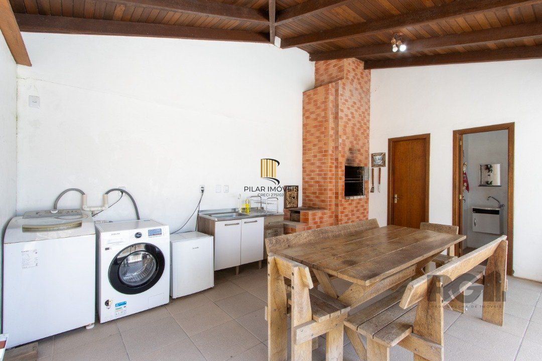 Casa 4 dormitórios no bairro Hípica