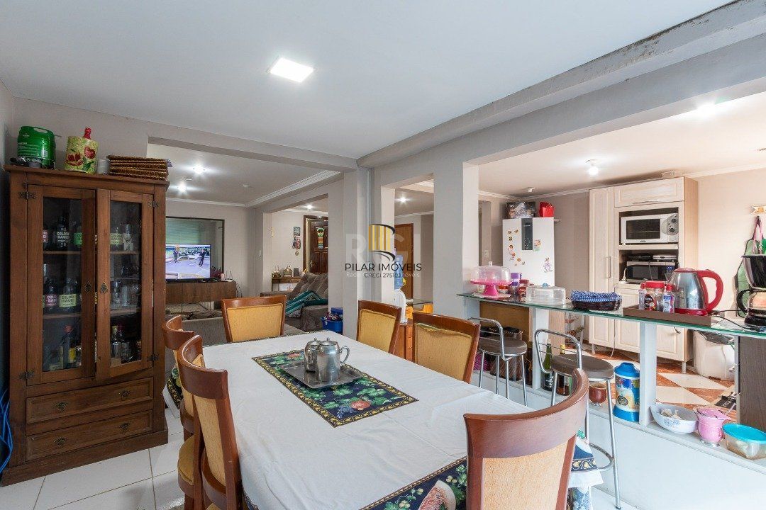 Sobrado para Venda - 300m², 3 dormitórios, sendo 1 suites, 3 vagas - Cavalhada