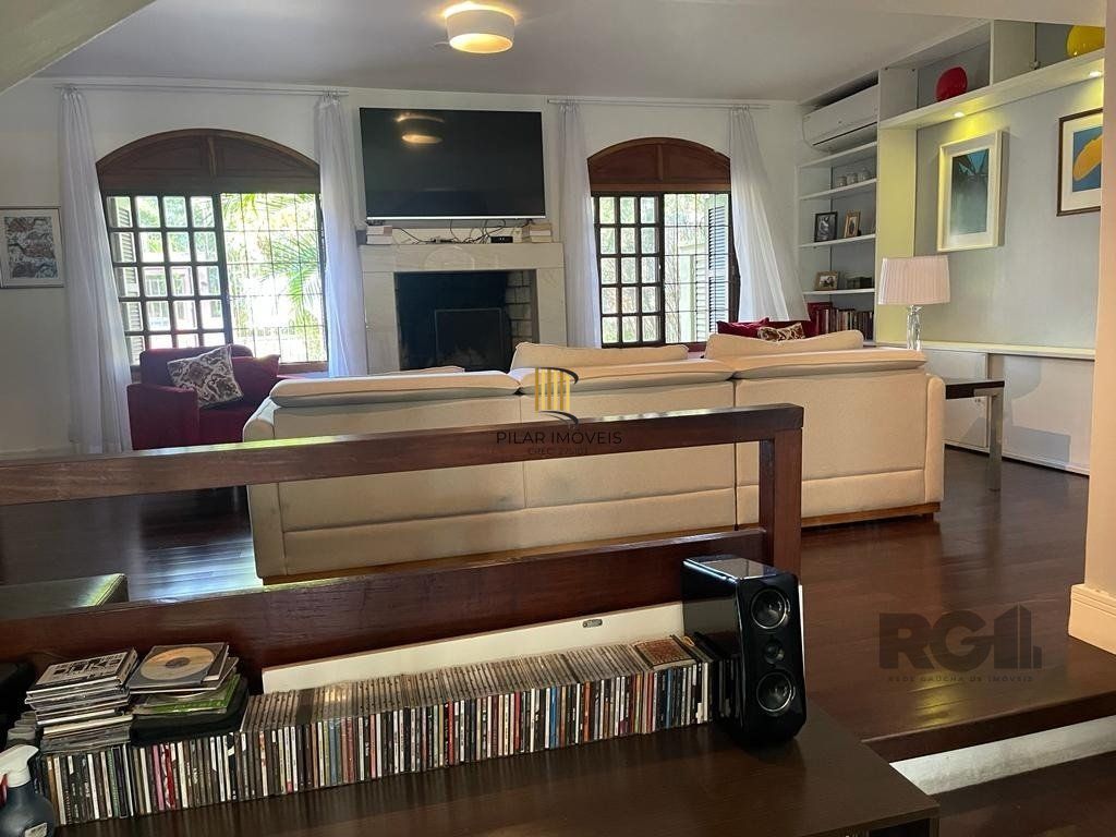 Casa 5 dormitórios no bairro Nonoai