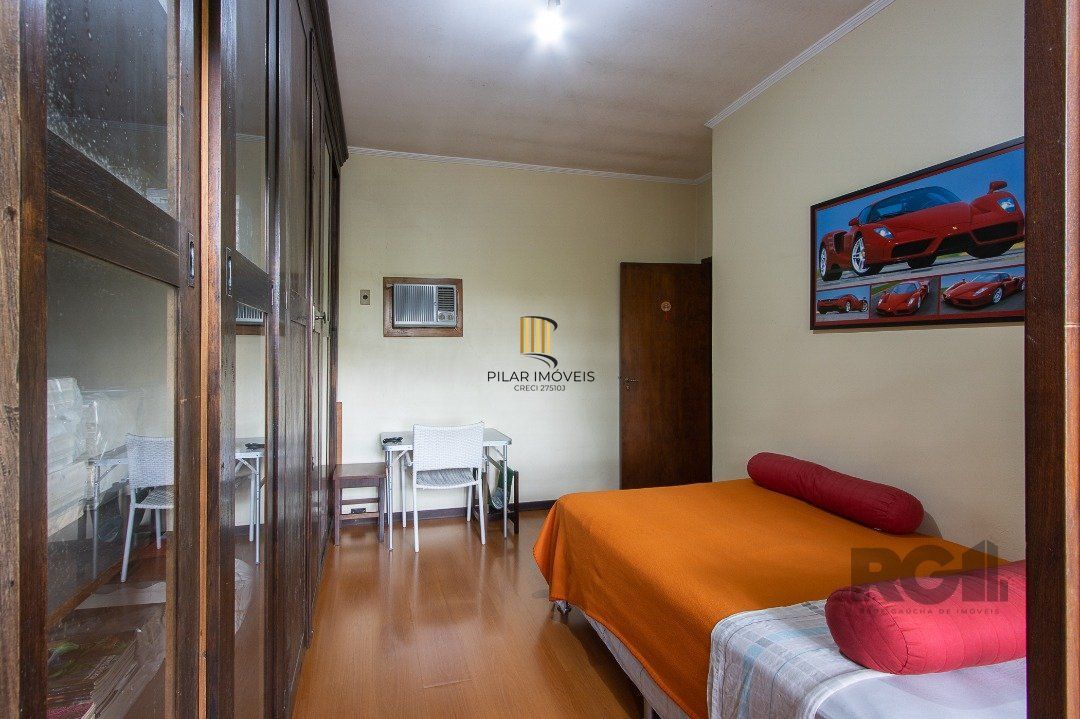Casa para Venda - 300m², 3 dormitórios, sendo 1 suites, 4 vagas - Nonoai