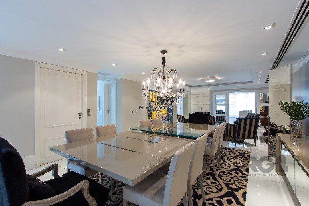 Casa em condominio, mobiliada com 741m² privativos , com 3 suítes- master