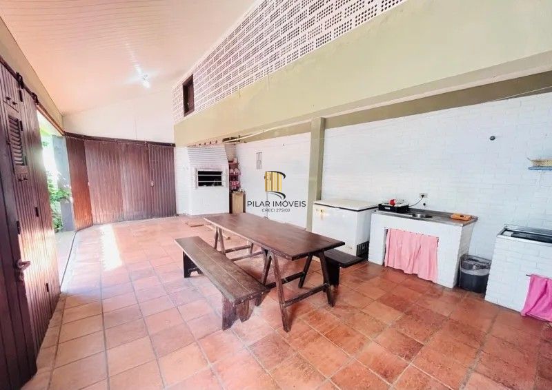 Casa 7 dormitórios no bairro Litoral