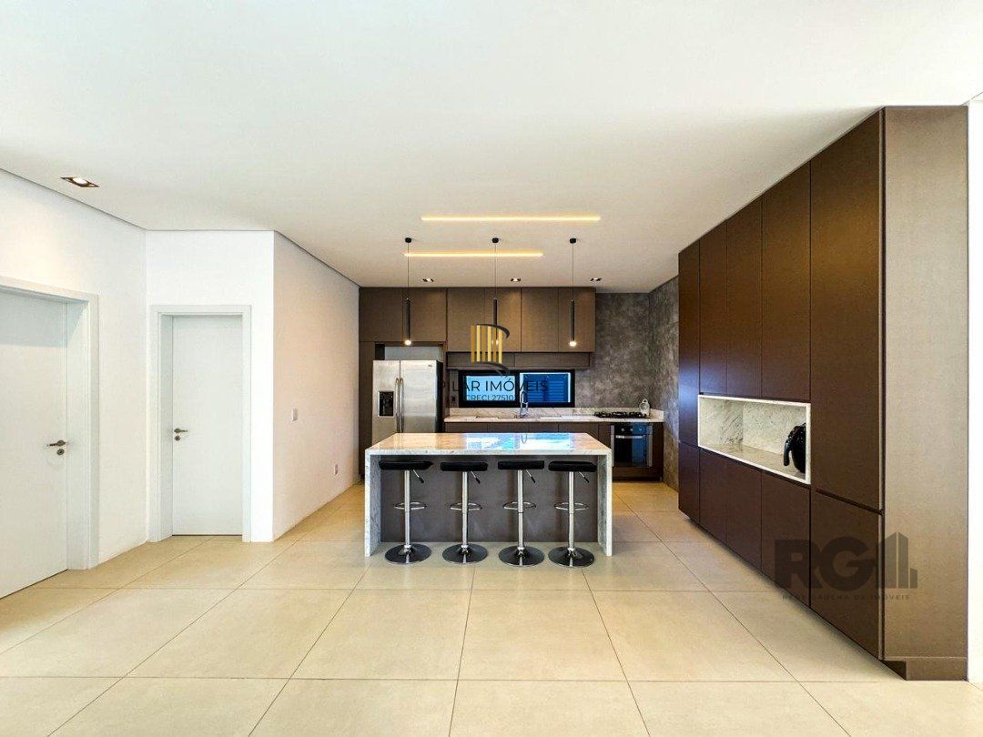 Casa Condominio para Venda - 340m², 4 dormitórios, sendo 4 suites, 4 vagas - Alphaville