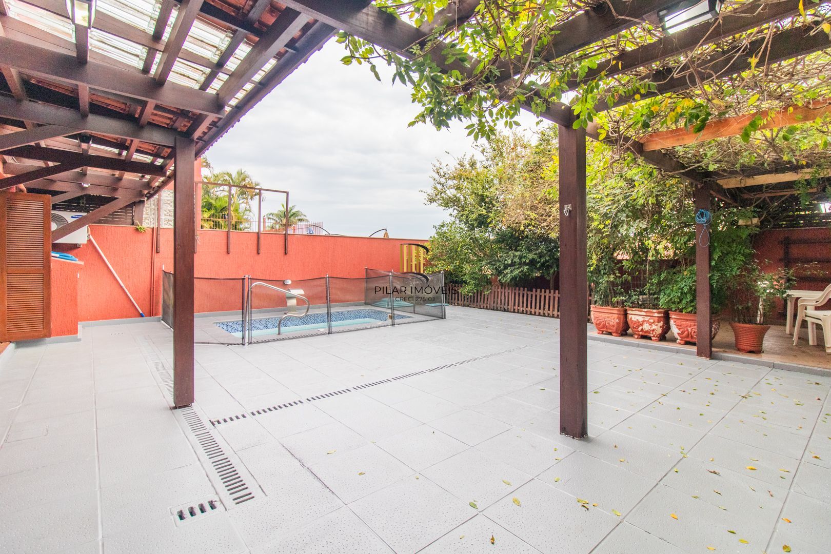 Casa no Imperial Park  3 dormitórios sendo 1 suíte, próximo a av. Juca Batista