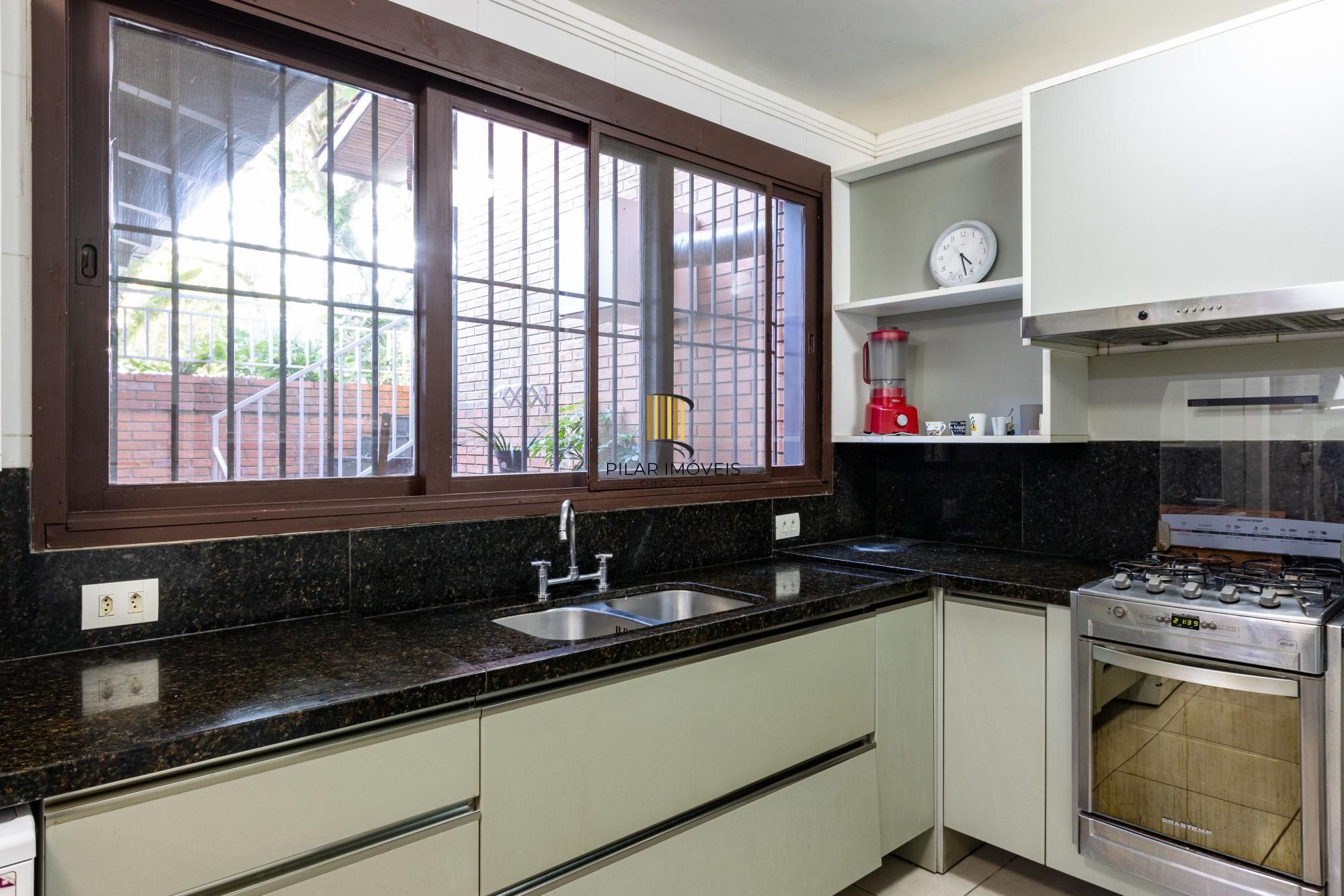 Casa de Condomínio 4 dormitórios no bairro Cavalhada