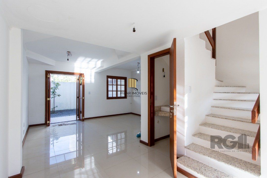 Casa para Venda - 120m², 3 dormitórios, sendo 1 suites, 1 vaga - Guarujá