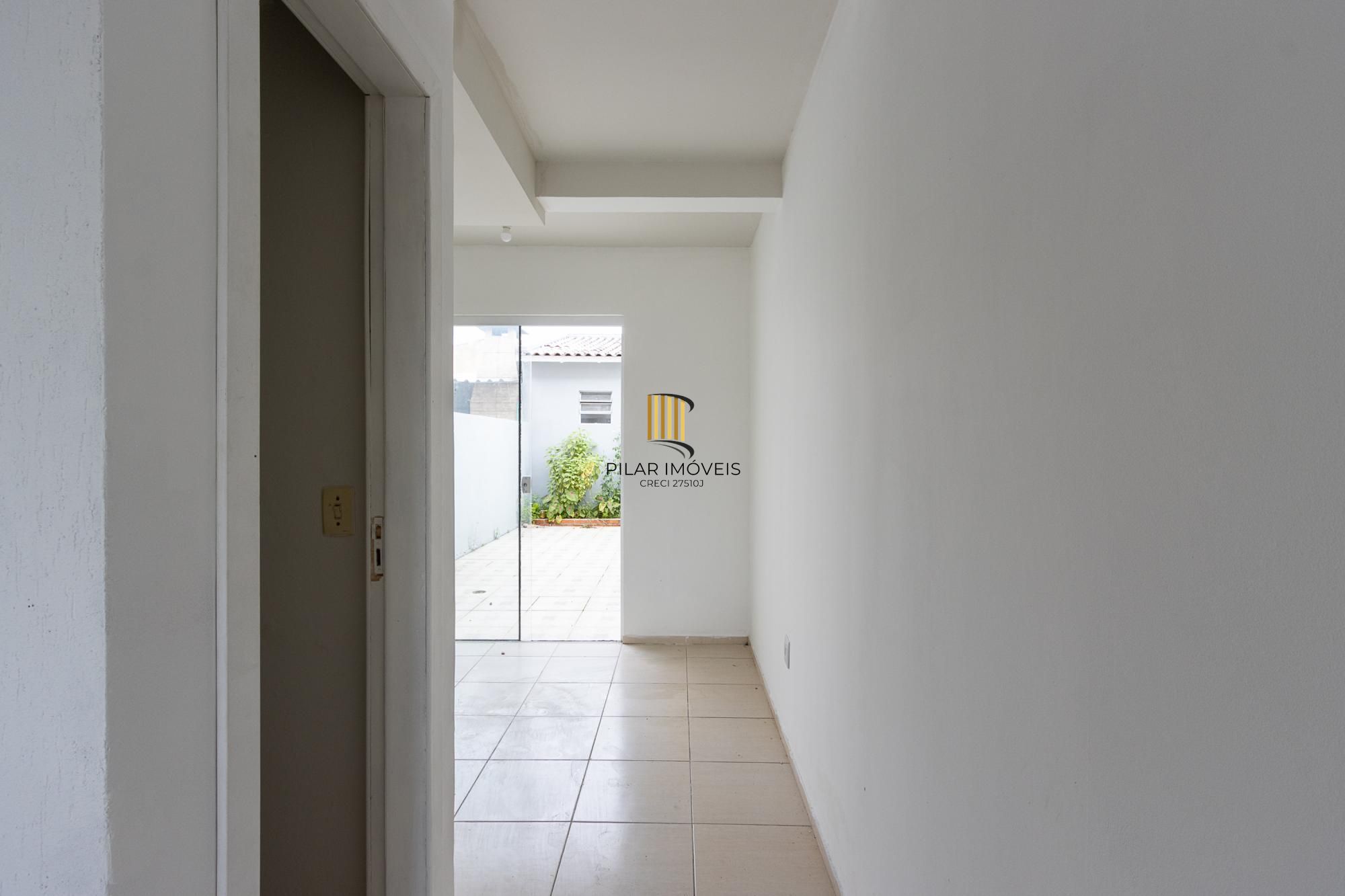 Casa (sobrado), 2 dormitórios, pátio - Bairro Hípica