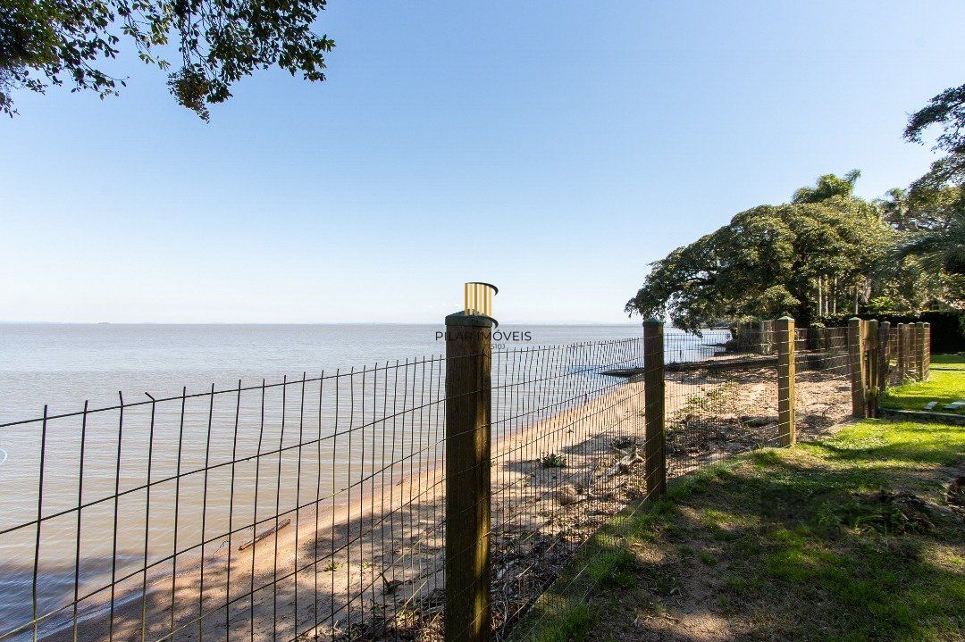 Terreno de 5.200m², rodeado pela natureza, possuindo 482m² de área construída