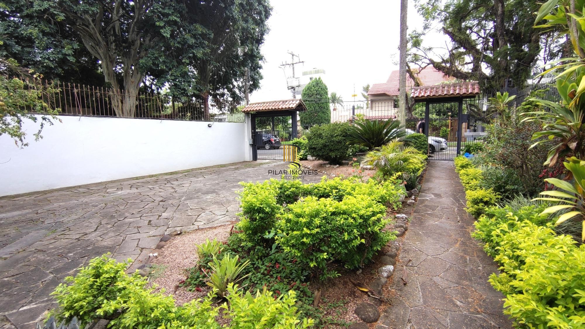 Casa de condomínio, 3 dormitórios, 1 suíte, 1 vaga coberta, no bairro Cristal.