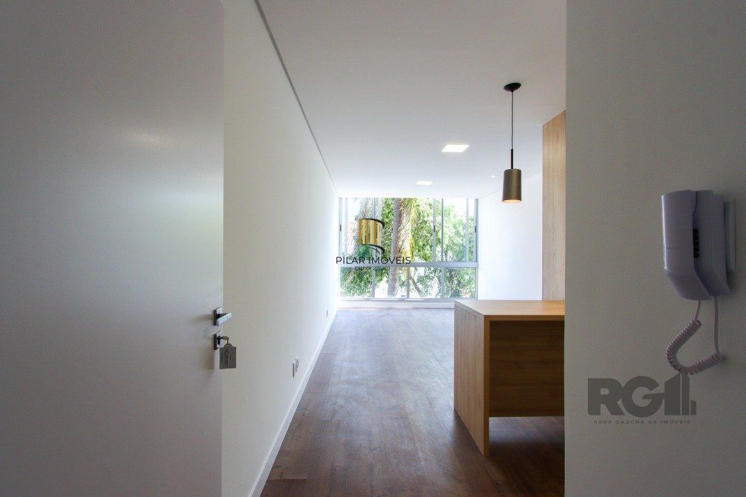 Apartamento em Porto Alegre no Bairro Petrópolis, de 2 quartos, GARDEN , semi mobiliado