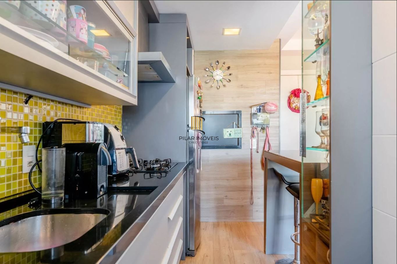 Apartamento semi mobiliado de 2 dormitórios no Petrópolis