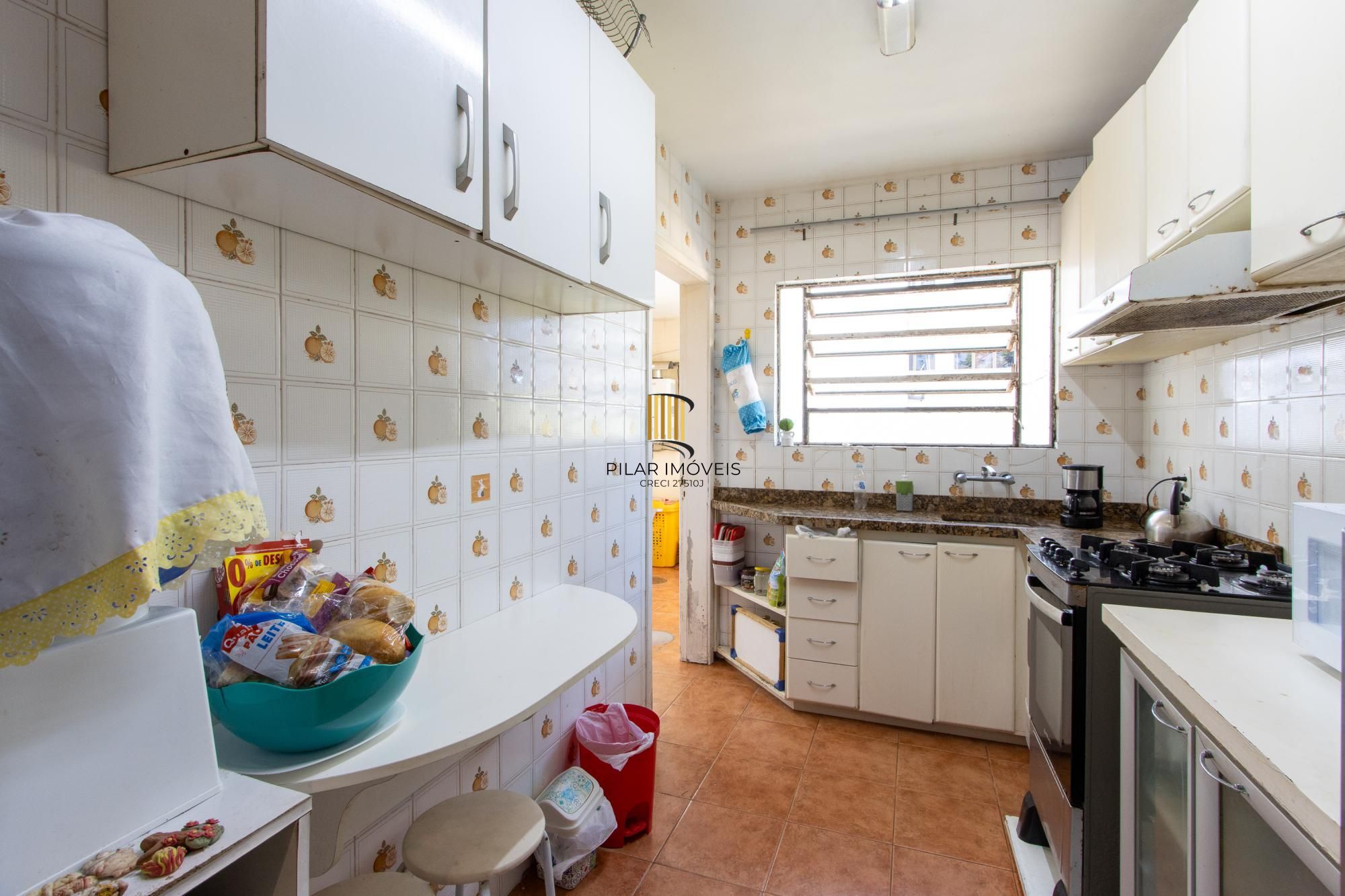 Apartamento com 88m², 2 dormitórios, 1 suíte, vaga coberta, no bairro Tristeza.