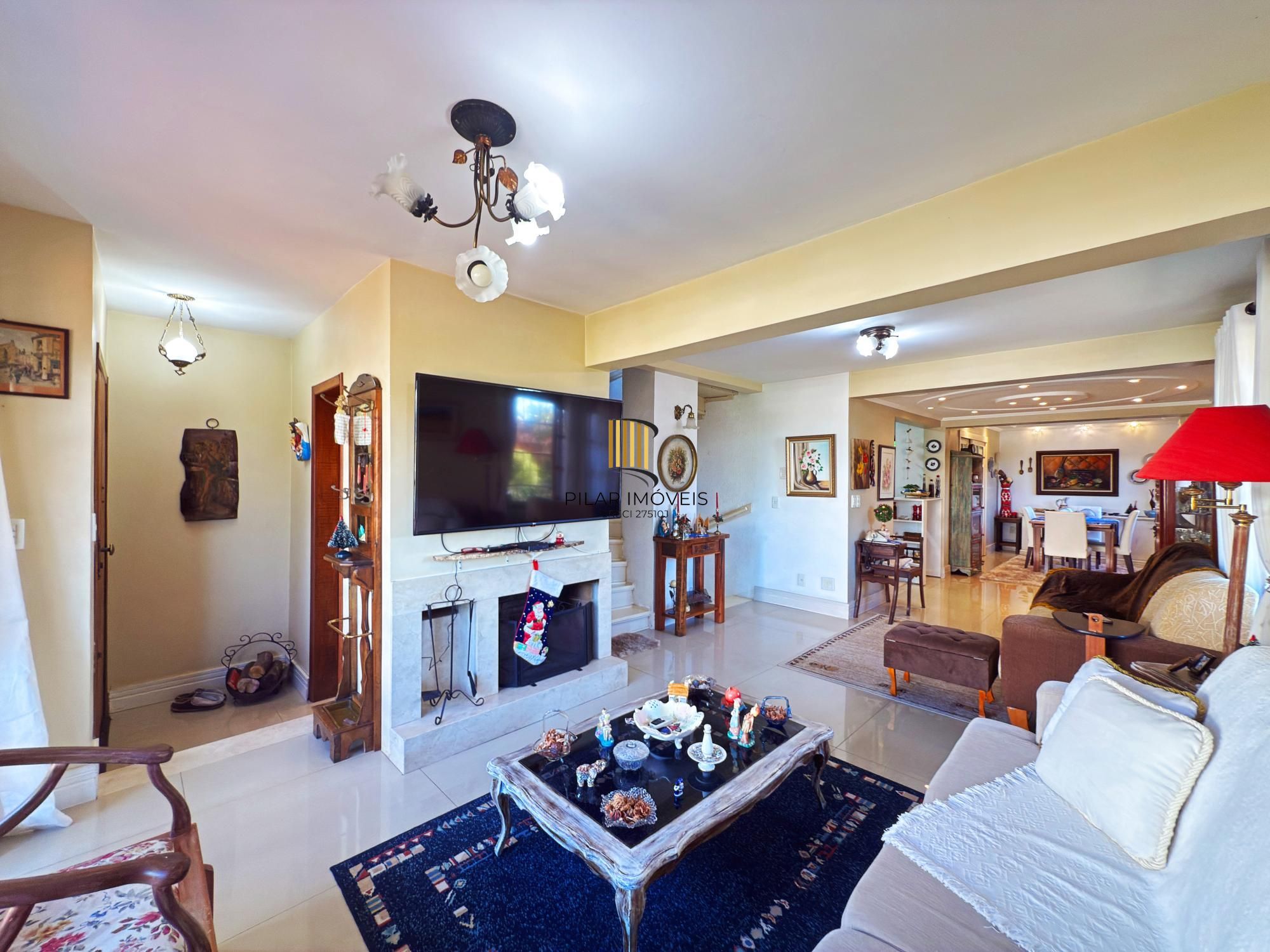 Casa em condomínio bairro Tristeza, com 185m² privativos.