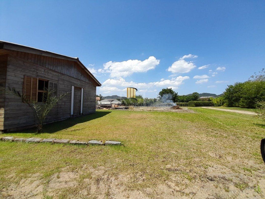 SÍTIO DENTRO DE PORTO ALEGRE 6.629,10 metros quadrados de área no bairro Campo Novo.