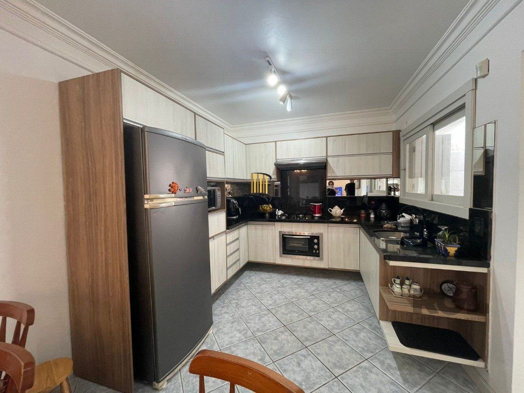 Casa 4 dormitórios no bairro Centro