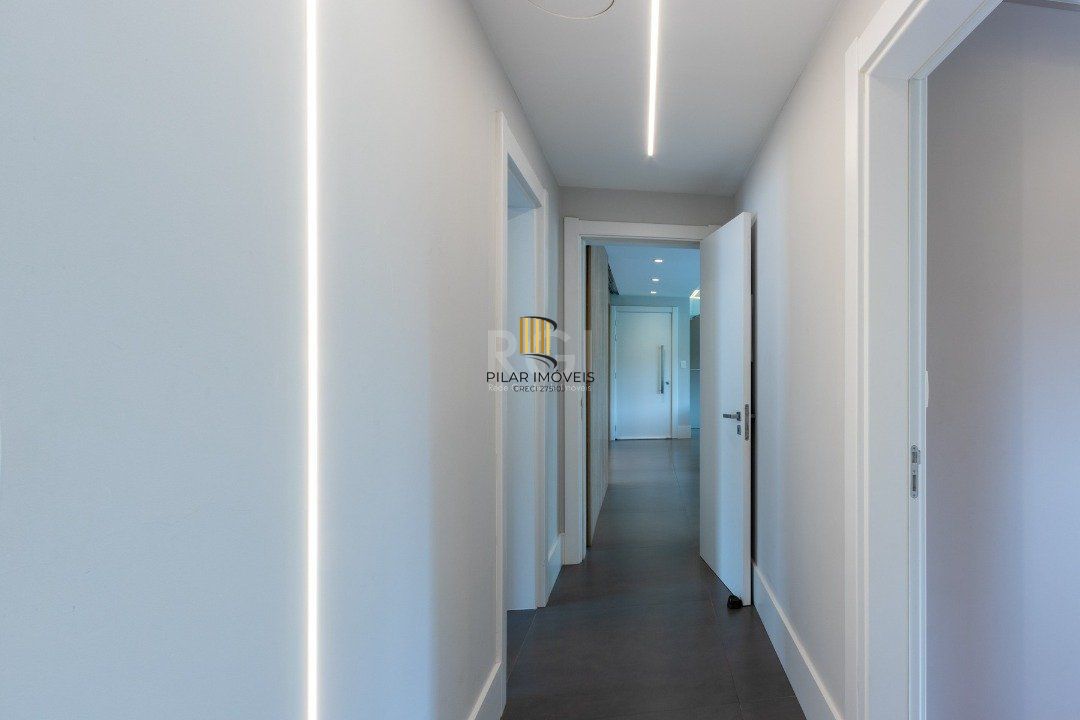Apartamento para Venda - 164m², 3 dormitórios, sendo 3 suites, 3 vagas - Pedra Redonda