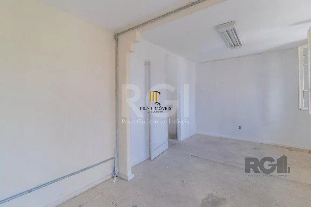 Casa para Venda - 200m², 5 dormitórios, 2 vagas - Azenha