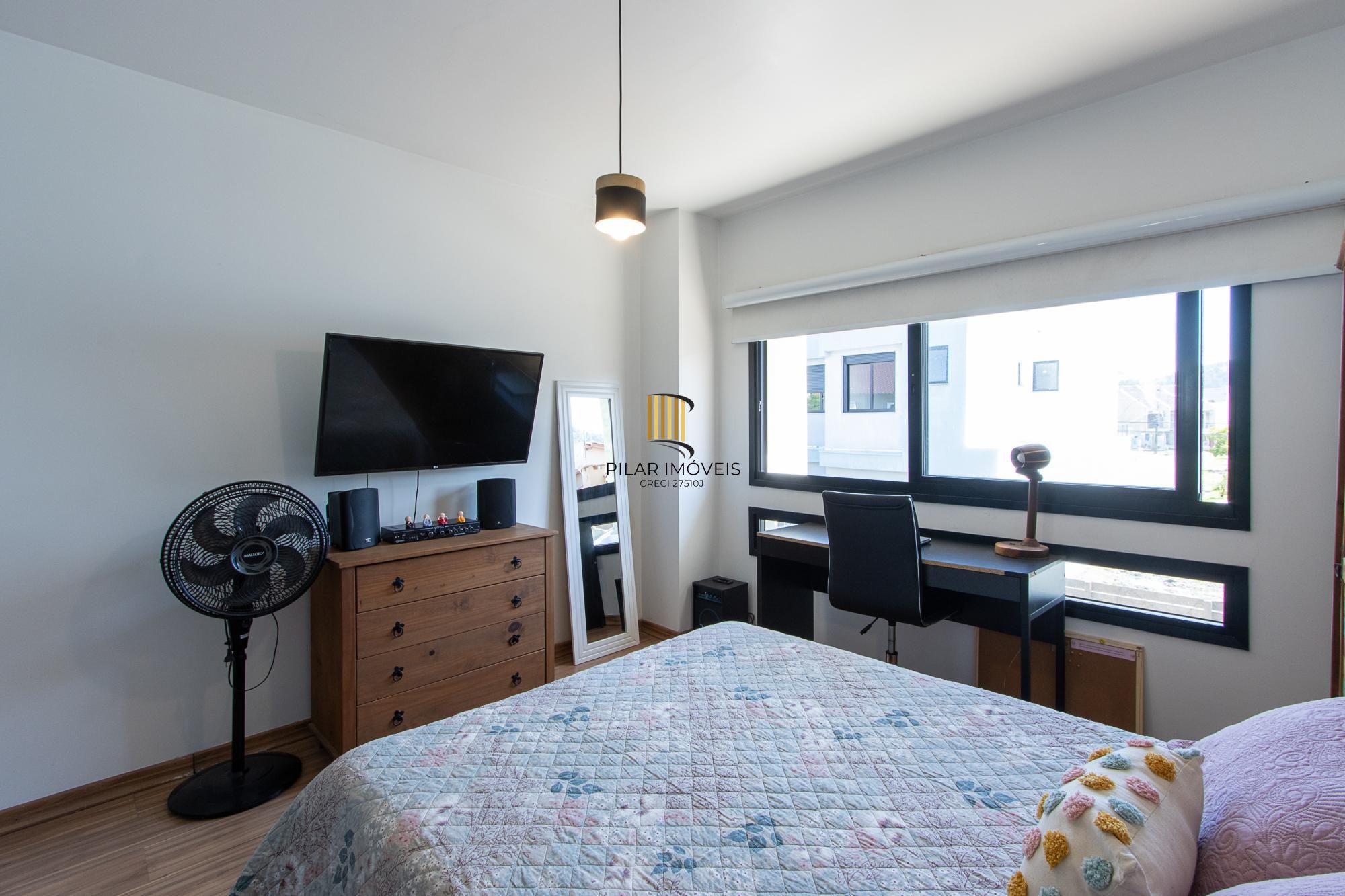 Casa 2 dormitórios no bairro Hípica