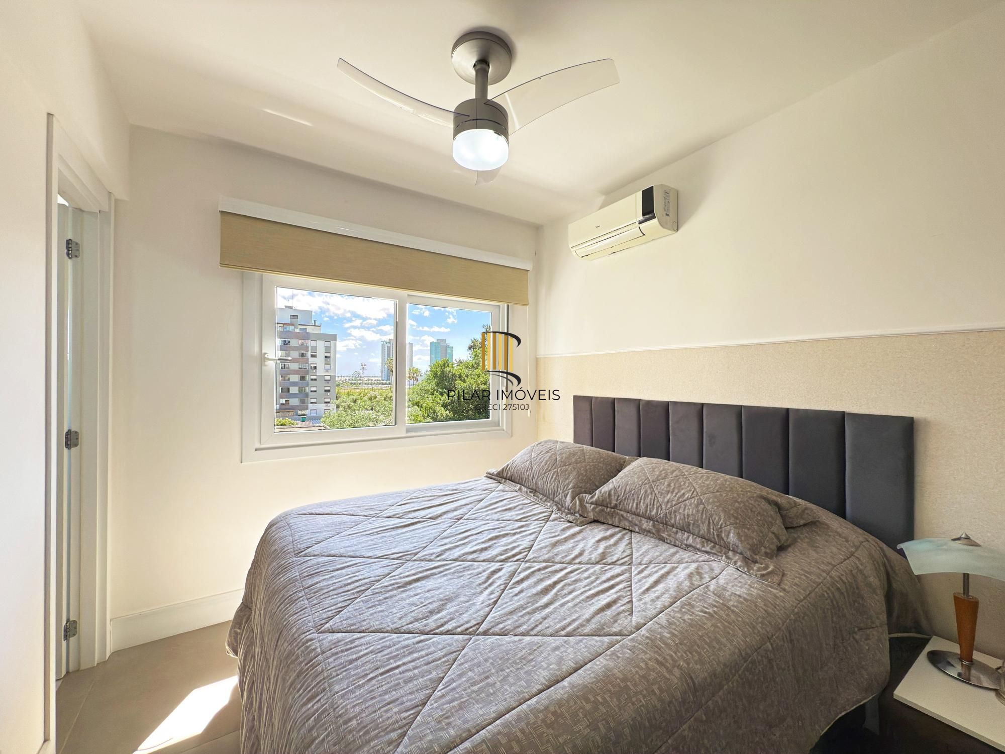 Apartamento 03 Suítes bairro Cristal, 88,97m² de área privativa, semimobiliada e 02 vagas de garagens cobertas.