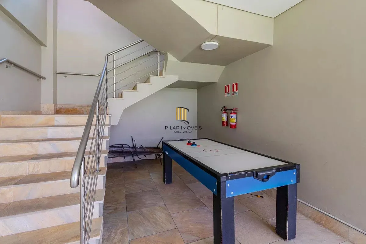 Apartamento com 3 dormitórios, 2 vagas e 231.61m² - Bairro Menino Deus