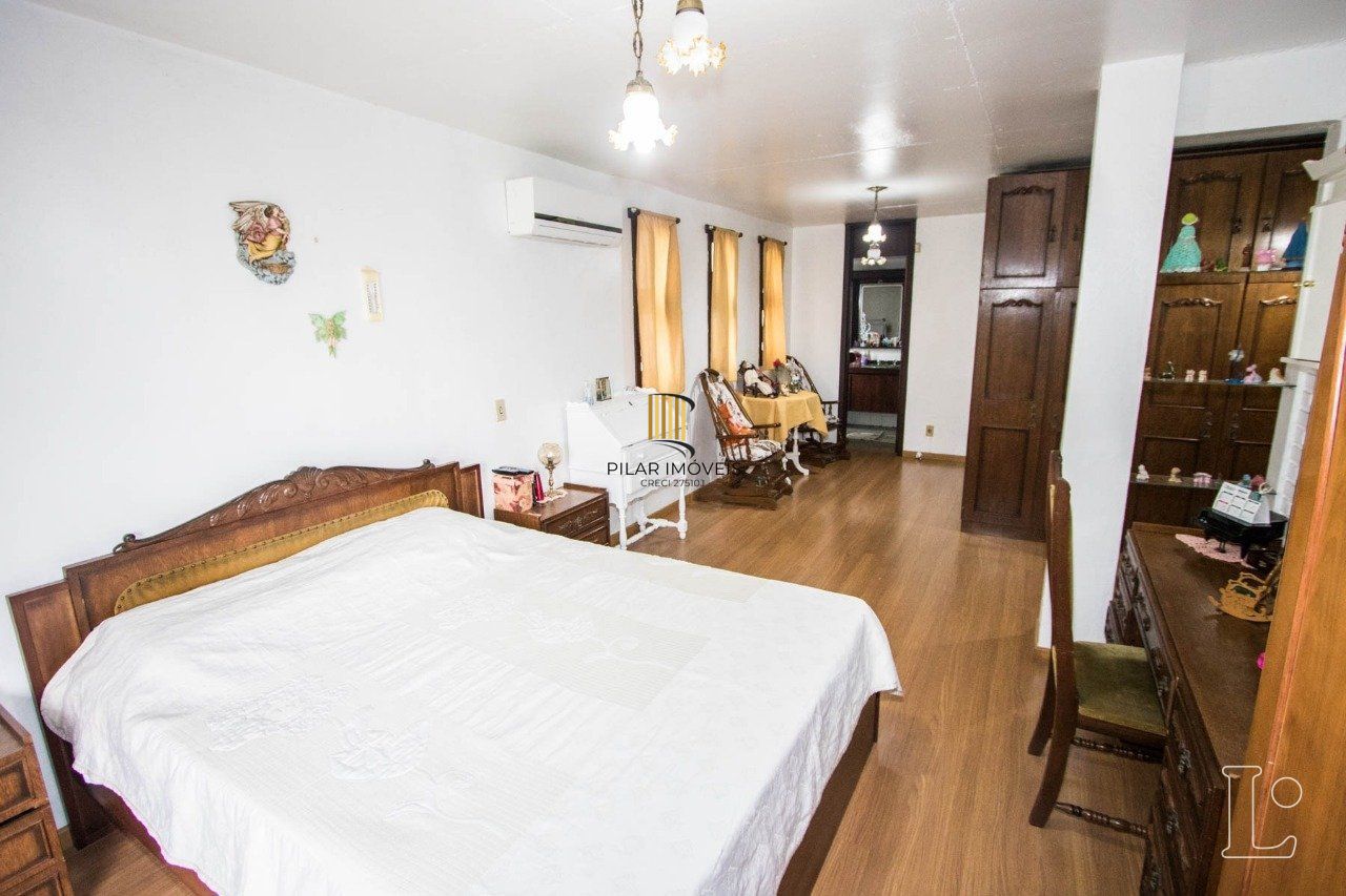 Casa para Venda - 485m², 4 dormitórios, sendo 1 suites, 3 vagas - Cristal