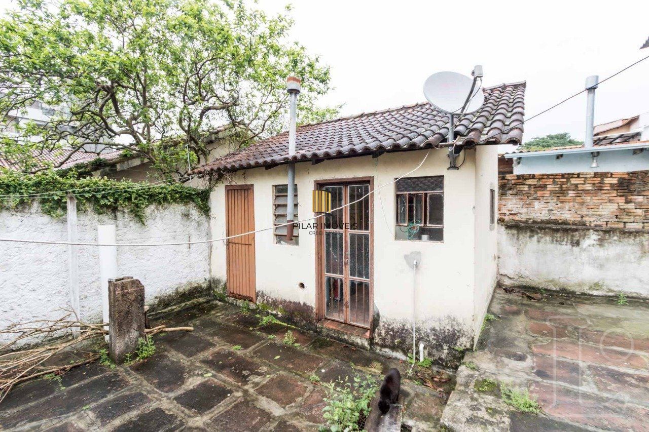 Casa para Venda - 150m², 4 dormitórios, sendo 1 suites, 5 vagas - Teresópolis
