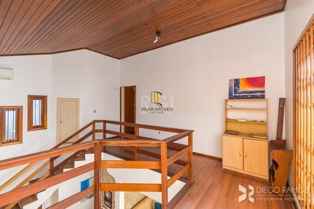 BELO SOBRADO REFORMADO 3 DORMITÓRIOS - BAIRRO NONOAI