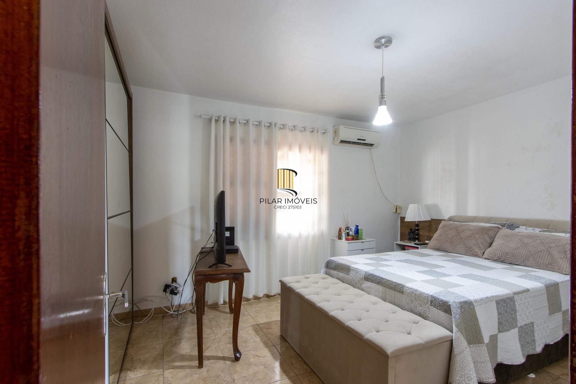 Casa em Vila Nova, Porto Alegre! Com 160m² de área privativa e um total de 899m²