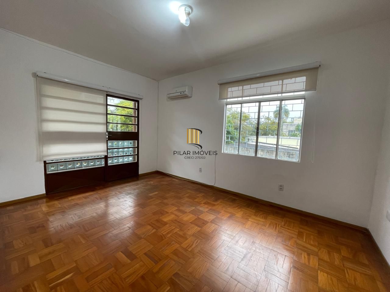 Terreno amplo com 690m², com duas casas construídas para moradia ou investyirdores!!