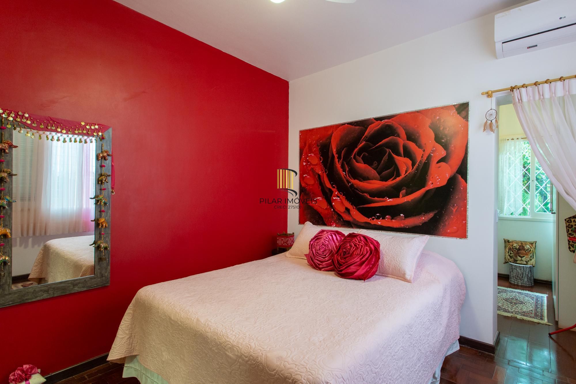 Casa 5 dormitórios no bairro Vila Assunção