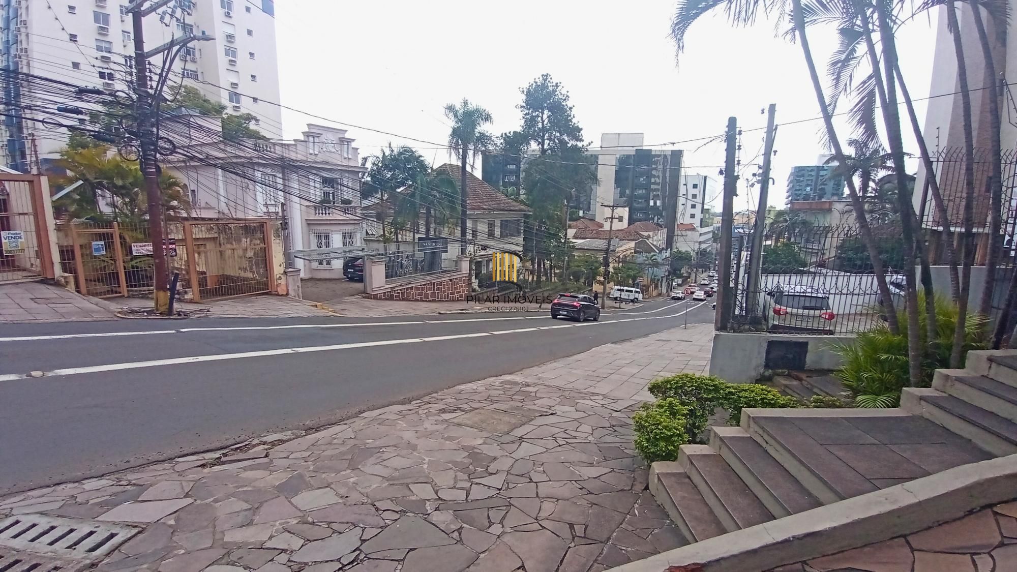 Sala comercial com vaga dupla, ao lado do Hospital Moinhos de Vento